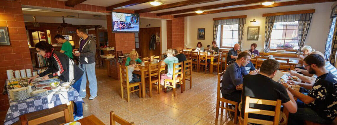 restaurace pro hosty penzionu U Karabiny v Adršpašsko-Teplickcýh skalách